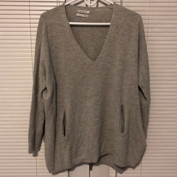 Aritzia Sweaters - Aritzia Size XXS/XS Gray VNeck Sweater